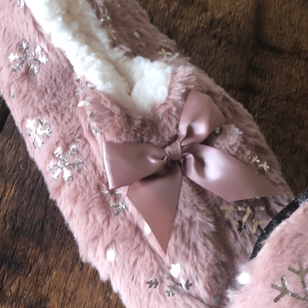 Dusty rose shimmer snowflake Faux Fur Slippers - Picture 3 of 4